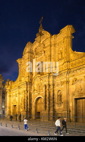 Quito Ecuador, Iglesia de la Compañía (La Compania), eine Jesuitenkirche, nachts beleuchtet, Quito Ecuador Lateinamerika Stockfoto