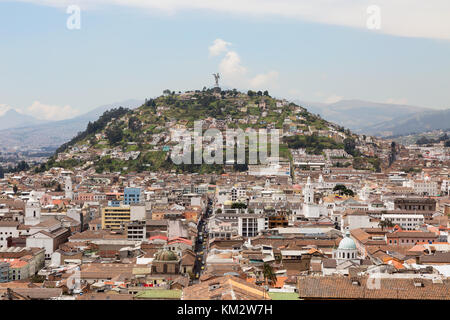 Stadtbild von Quito; Blick auf den Panecillo Hill, Quito Ecuador Südamerika Stockfoto