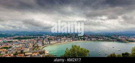 Der Strand von La Concha, Baskisch: Kontxa Hondartza, Spanisch: Playa de la Concha, ist ein Strand in der Bucht von La Concha in San Sebastian (Baskenland). Ich Stockfoto