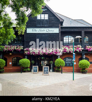 Das Salz quay Pub vorderen Eingang. Es ist an der Themse im Süden von London, Großbritannien Stockfoto