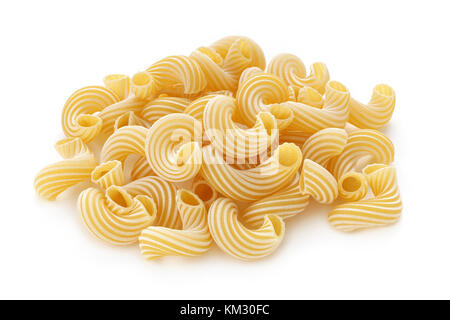 Cavatappi Pasta auf weißem Hintergrund Stockfoto