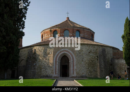 Die frühen romanischen mit byzantinischen Einflüsse 5. bis 6. Jahrhundert Chiesa di San Michele Arcangelo (Tempel von Sant'Angelo) in Perugia, Umbrien, Italien. 30 Au Stockfoto