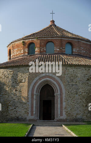 Die frühen romanischen mit byzantinischen Einflüsse 5. bis 6. Jahrhundert Chiesa di San Michele Arcangelo (Tempel von Sant'Angelo) in Perugia, Umbrien, Italien. 30 Au Stockfoto