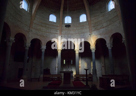 Die frühen romanischen mit byzantinischen Einflüsse 5. bis 6. Jahrhundert Chiesa di San Michele Arcangelo (Tempel von Sant'Angelo) in Perugia, Umbrien, Italien. 30 Au Stockfoto