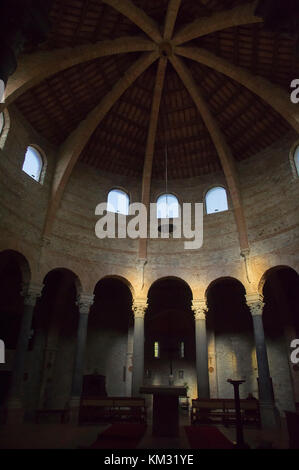 Die frühen romanischen mit byzantinischen Einflüsse 5. bis 6. Jahrhundert Chiesa di San Michele Arcangelo (Tempel von Sant'Angelo) in Perugia, Umbrien, Italien. 30 Au Stockfoto