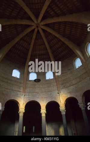 Die frühen romanischen mit byzantinischen Einflüsse 5. bis 6. Jahrhundert Chiesa di San Michele Arcangelo (Tempel von Sant'Angelo) in Perugia, Umbrien, Italien. 30 Au Stockfoto