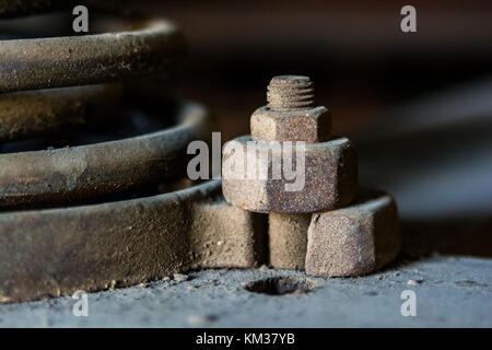 Nahaufnahme metall Mutter auf der Schraube Stockfoto