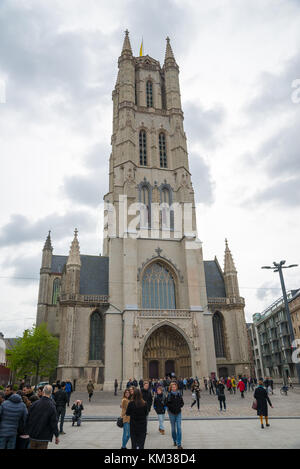 Gent, Belgien - 16 April 2017: Westfassade der Kathedrale Saint Bavo ist eine gotische Kathedrale in Gent, Belgien Stockfoto