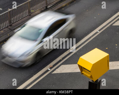 Einen Blitzer in London Kontrolle für das Schnellfahren Autos Stockfoto