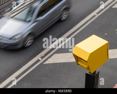 Einen Blitzer in London Kontrolle für das Schnellfahren Autos Stockfoto