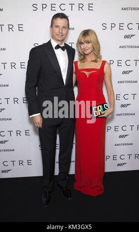 Amsterdam, Niederlande - 28 November: Richard Krajicek, Daphne Deckers die Premiere von james bond Spectre besucht am 28. November 2015 in Amsterdam, Niederlande Personen: Richard Krajicek, Daphne deckers Stockfoto