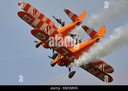 Breitling Wingwalkers mit ihren Boeing Stearmans auf der Abingdon Air Show 2014 Stockfoto