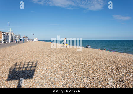 Blick auf den Strand, die fire Beacon Schatten, Chichester, West Sussex, England, Vereinigtes Königreich Stockfoto