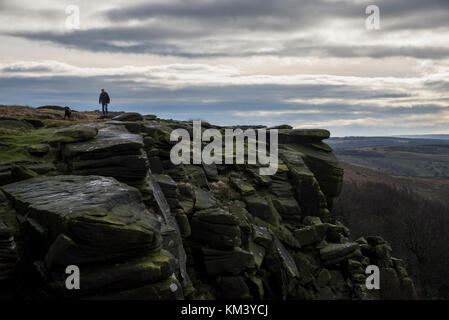 Zerklüftete Landschaft des gritstone Felsen auf stanage Edge im Peak District National Park, Derbyshire, England. Stockfoto