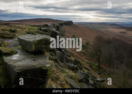 Zerklüftete Landschaft des gritstone Felsen auf stanage Edge im Peak District National Park, Derbyshire, England. Stockfoto