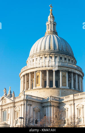 St Pauls Dom England London England UK gehen eu Europa St. Paul's Cathedral Kuppel der St. Pauls Cathedral City von London England gb uk Europa Stockfoto