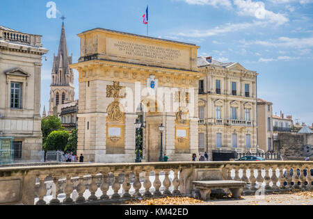 Frankreich, Hérault, Montpellier, Blick auf den Triumphbogen Porte du Peyrou aus Place Royal du Peyrou gesehen Stockfoto