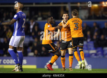 Wolverhampton Wanderers 'Leo Bonatini (Mitte) feiert ersten Ziel seiner Seite des Spiels zählen während der Himmel Wette Championship Match in St. Andrew's, Birmingham. Stockfoto