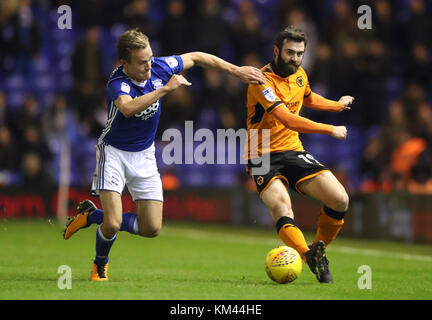 Wolverhampton Wanderers' Jack Preis (rechts) und Birmingham City Maikel Kieftenbeld Kampf um den Ball in den Himmel Wette Championship Match in St. Andrew's, Birmingham. Stockfoto