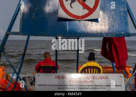 Rettungsschwimmer am Strand von Mielno, Polen 2017 Stockfoto