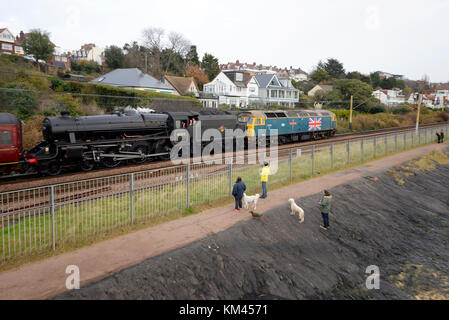 Schwarz fünf Dampflok. Dampf Träume betrieben ein Dampf bespannt Zug von Southend Osten gezogen von LMS Stanier Black Five 45212 und Class 47 diesel Stockfoto