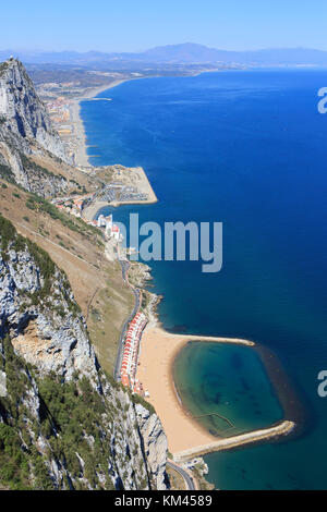 Panoramablick vom Felsen von Gibraltar der Küstenlinie entlang der Straße von Gibraltar Stockfoto