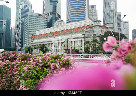 Das Fullerton Hotel Singapore (ehemals Fullerton Gebäude) in der Nähe der Mündung des Singapore River entfernt. Stockfoto