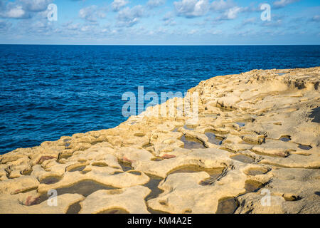 Salz Verdunstungsteichen auf der Insel Gozo, Malta Stockfoto