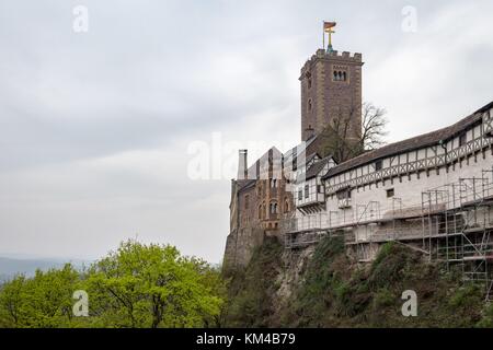 Deutschland: Die Wartburg-Kaste in der Stadt Eisenach im Land Thüringen. Martin Luther übersetzte hier das neue Testament der Bibel ins Deutsche. Foto vom 04. April 2014. | Nutzung weltweit Stockfoto