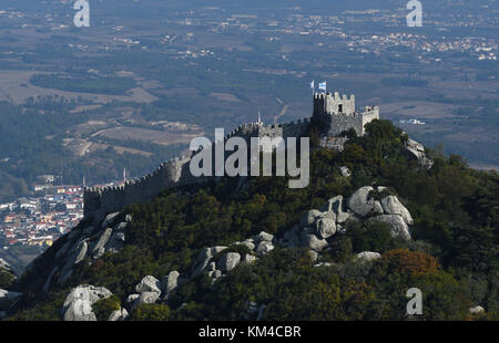 Schloss von den Mauren; Castelo Dos Mouros; Berge von Sintra, Sintra, Portugal Stockfoto