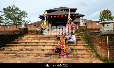 Colombo, Sri Lanka - Sep 8, 2015. Ein volkstanz Show im Tempel in Colombo, Sri Lanka Colombo ist das finanzielle Zentrum der Insel und ein beliebter Tou Stockfoto