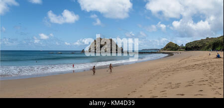 Panoramablick von Praia da Praia da Conceição - Fernando de Noronha, Pernambuco, Brasilien Stockfoto