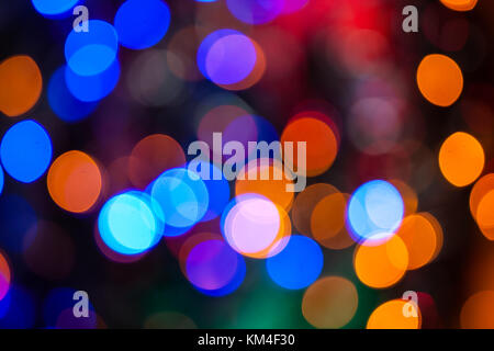 Weihnachtsbeleuchtung color Bokeh - ein helles Grün bokeh Hintergrund erstellt durch eine Reihe von de-fokussierte Weihnachtsbeleuchtung. Stockfoto