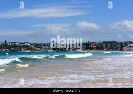 Surfen brechen auf Long Reef Beach in collaroy, einem nördlichen Vorort von Sydney, New South Wales, Australien Stockfoto