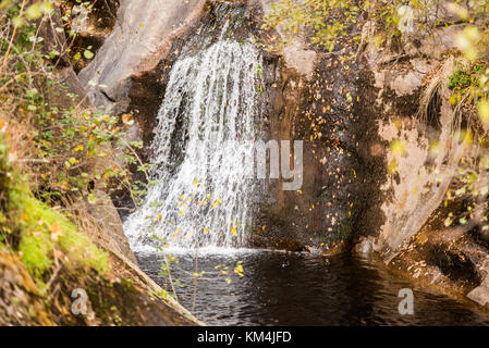 Wasserfälle in der Garganta de las Nogaledas in der Nähe von Navaconcejo in der jerte Tal, Extremadura, Spanien Stockfoto