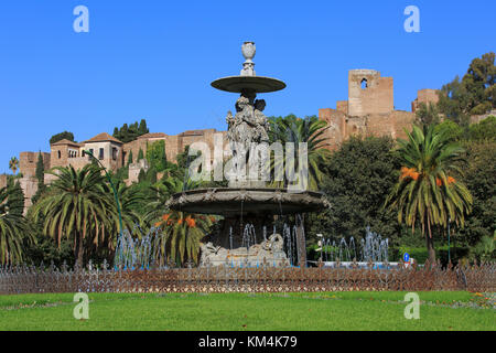 Im 19. Jahrhundert Drei Grazien oder Drei Nymphen Brunnen in der Nähe der aus dem 11. Jahrhundert maurische Alcazaba (Zitadelle) in Málaga, Spanien Stockfoto