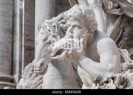 Details von Trevi Springbrunnen Statuen Stockfoto