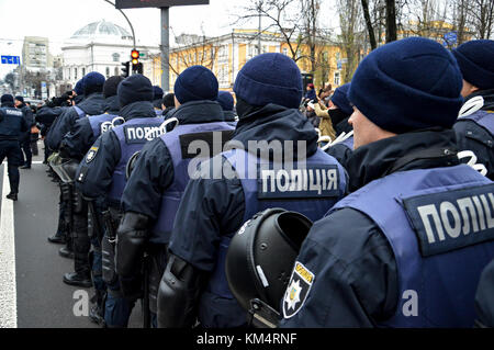 Kiew, Ukraine. 3 Dez, 2017. bereitschaftspolizei Secure Anti-Präsidenten Rallye im Zentrum von Kiew Credit: alexandr Gusew/Pacific Press/alamy leben Nachrichten Stockfoto