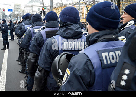 Kiew, Ukraine. 3 Dez, 2017. bereitschaftspolizei Secure Anti-Präsidenten Rallye im Zentrum von Kiew Credit: alexandr Gusew/Pacific Press/alamy leben Nachrichten Stockfoto