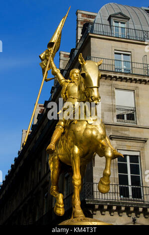 Paris, Frankreich. Place des Pyramides (1. Arr.) Statue: Jeanne d'Arc / Jeanne d'Arc (1874: Emmanuel Frémiet) Stockfoto