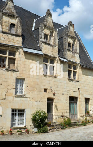 Ein typisches historisches weißes Kalksteinhaus von Crissay sur Manse im Loire-Tal in Frankreich. Stockfoto