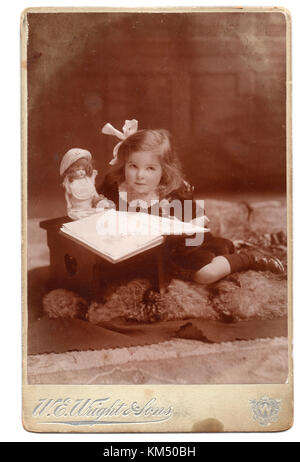 Beryl Edith Alice Johnson, 4 Jahre, 1914: studio-Porträt Stockfoto