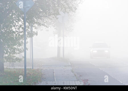 Silnice V mlze, Barrandov, Praha, Česká republika / Straße in starkem Nebel, Prag, Tschechische republik Stockfoto