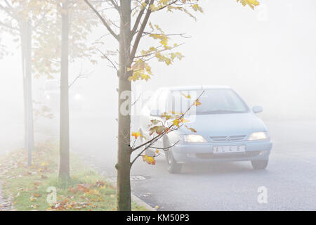 Silnice V mlze, Barrandov, Praha, Česká republika / Straße in starkem Nebel, Prag, Tschechische republik Stockfoto