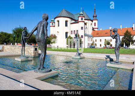 Klaster piaristu a kostel Povyseni Sv. Krize, (UNESCO), Litomysl, Ceska republika / Barockkirche und Kloster von 1714, Architekten Giovanni Battis Stockfoto