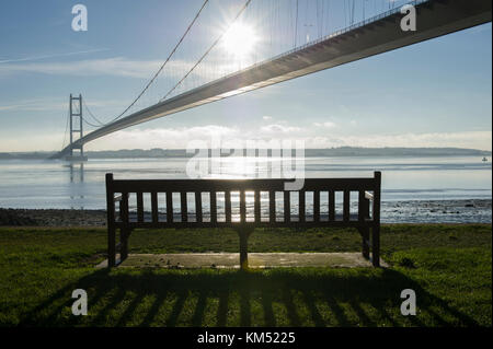 Die Humber Bridge in der Nähe von Hull ist eine einzelne span Hängebrücke über der Humber-mündung anschließen East Yorkshire und North Lincolnshire Stockfoto