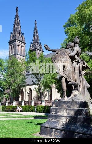 Sousosi Zaboj a Slavoj, Katedrala sv. Petra a Pavla (nar. kulturni pamatka), Vysehrad (UNESCO), Praha, Ceská republika / St. Peter und St. Paul cathed Stockfoto