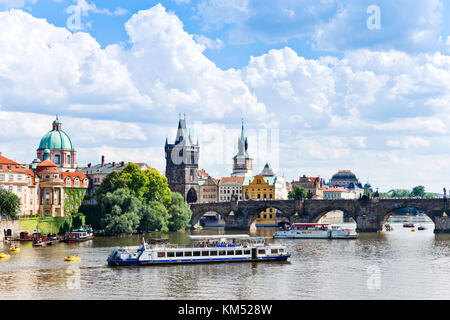 Karlsbrücke, Moldau, Kleinseite, Prag (UNESCO), Tschechische republik / Karlův Most, řeka Moldau, Staré město (UNESCO), Praha, Česká republika Stockfoto