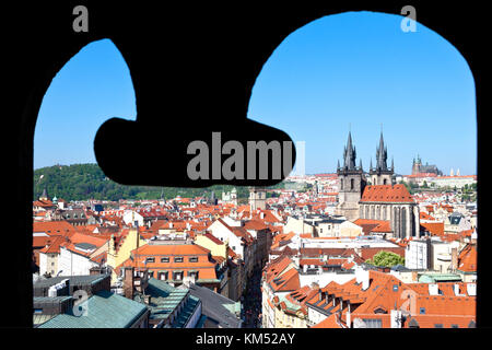 Prazsky hrad, Tynsky chram a Stare Mesto (UNESCO), Praha, Ceska republika / Tyn Kathedrale und Altstadt (UNESCO), Prag, Tschechische Republik pohlled z Pras Stockfoto