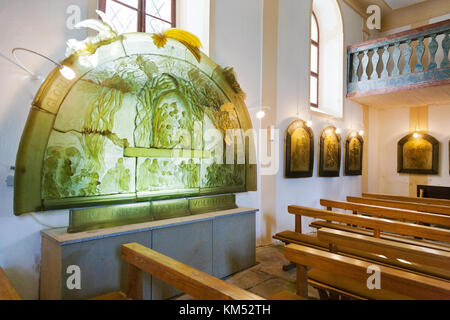 st. Vintir Kirche (einzigartiger Glasaltar von V. Tesarova), Dobra Voda, Hartmanice, Böhmerwald, Tschechische republik Stockfoto